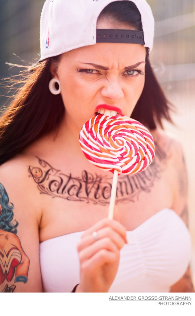 Hungrige Frau Lollipop